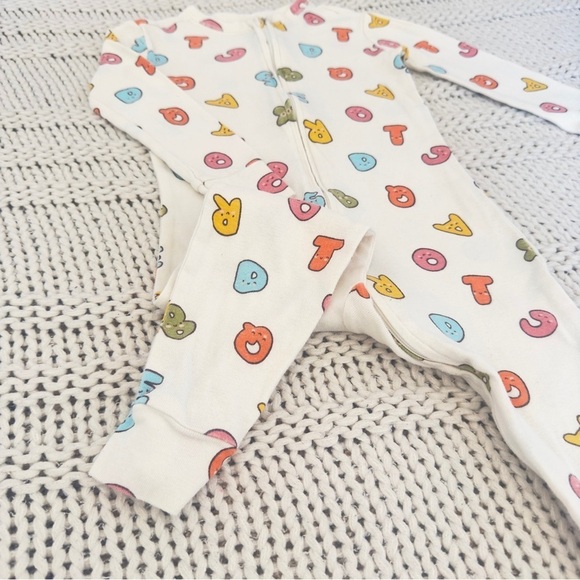 Old Navy Snug Fit ABC Zip Unisex Pajamas Size 3T - Picture 2 of 4